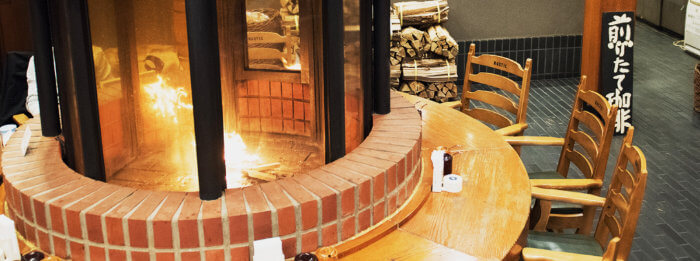 自家焙煎 珈琲屋珈人 千間台東店の暖炉の写真